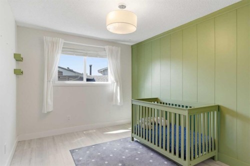 19 Templevale Way Ne, Calgary, AB - Indoor Photo Showing Bedroom