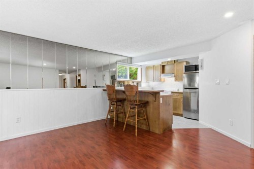 19 Templevale Way Ne, Calgary, AB - Indoor Photo Showing Kitchen