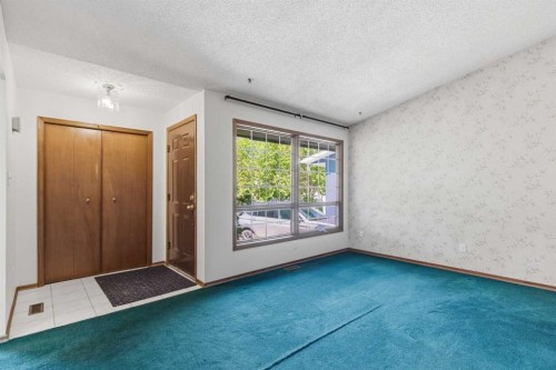 19 Templevale Way Ne, Calgary, AB - Indoor Photo Showing Other Room
