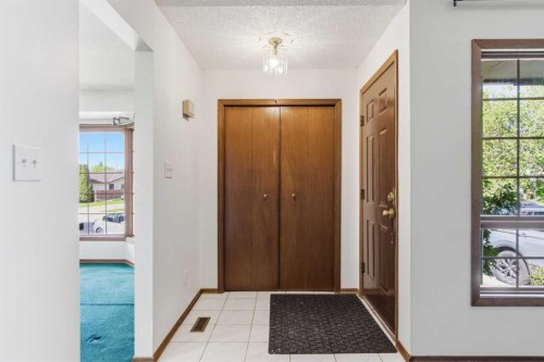 19 Templevale Way Ne, Calgary, AB - Indoor Photo Showing Other Room