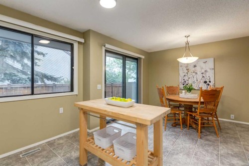 10-3302 50 Street Nw, Calgary, AB - Indoor Photo Showing Dining Room
