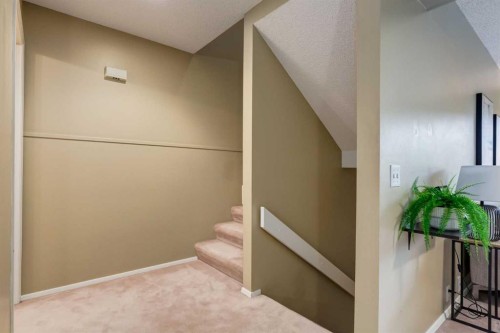 10-3302 50 Street Nw, Calgary, AB - Indoor Photo Showing Other Room