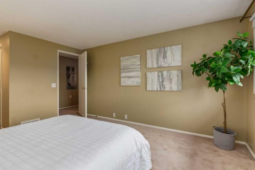 10-3302 50 Street Nw, Calgary, AB - Indoor Photo Showing Bedroom
