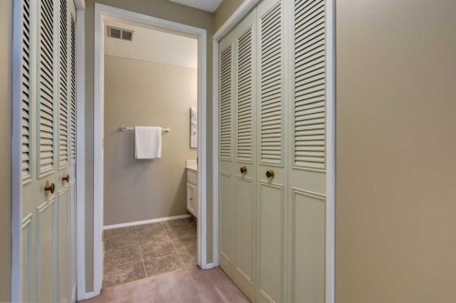 10-3302 50 Street Nw, Calgary, AB - Indoor