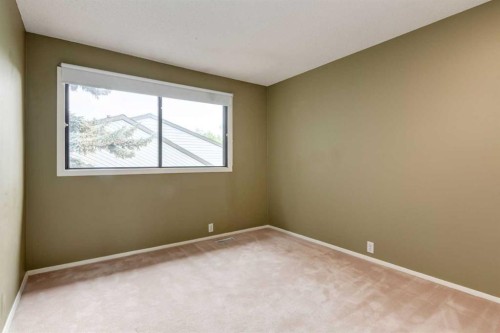 10-3302 50 Street Nw, Calgary, AB - Indoor Photo Showing Other Room