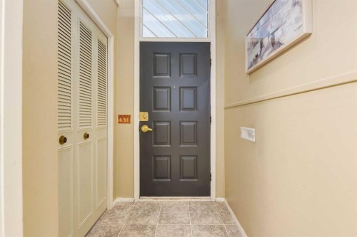 10-3302 50 Street Nw, Calgary, AB - Indoor Photo Showing Other Room