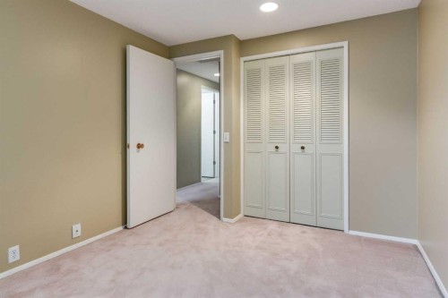 10-3302 50 Street Nw, Calgary, AB - Indoor Photo Showing Other Room