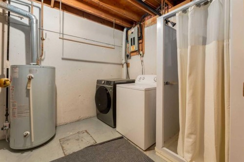 10-3302 50 Street Nw, Calgary, AB - Indoor Photo Showing Laundry Room