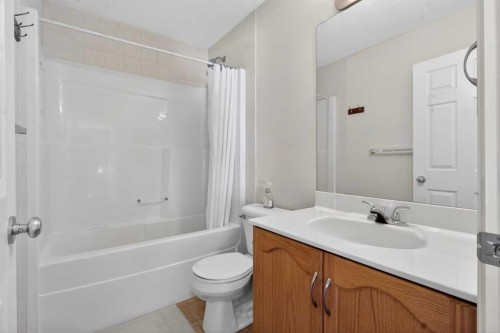 156 Saddlecrest Park Ne, Calgary, AB - Indoor Photo Showing Bathroom