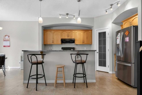 156 Saddlecrest Park Ne, Calgary, AB - Indoor Photo Showing Kitchen