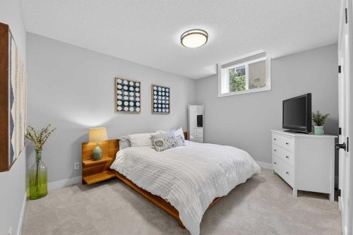 125 Cranbrook Heights Se, Calgary, AB 