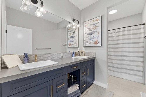 125 Cranbrook Heights Se, Calgary, AB 