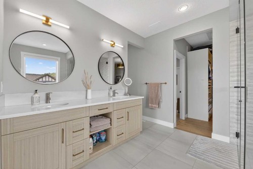 125 Cranbrook Heights Se, Calgary, AB 