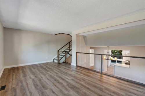 370 Brae Glen Crescent Sw, Calgary, AB 