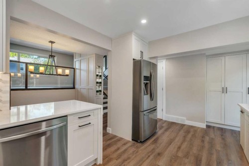 370 Brae Glen Crescent Sw, Calgary, AB 