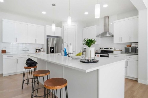 107 Versant View Sw, Calgary, AB 