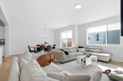 107 Versant View Sw, Calgary, AB 