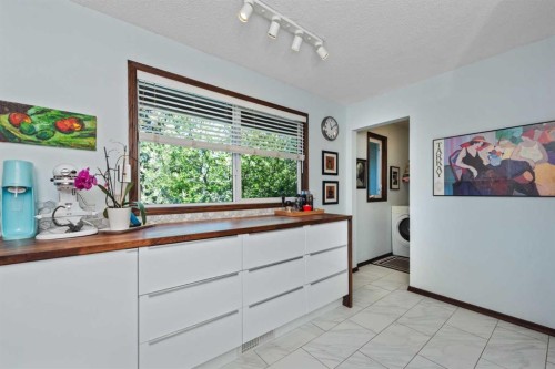 49-27 Silver Springs Drive Nw, Calgary, AB - Indoor Photo Showing Other Room