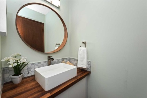 49-27 Silver Springs Drive Nw, Calgary, AB - Indoor Photo Showing Bathroom