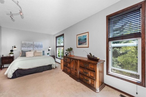 49-27 Silver Springs Drive Nw, Calgary, AB - Indoor Photo Showing Bedroom