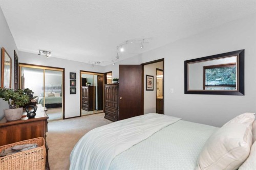 49-27 Silver Springs Drive Nw, Calgary, AB - Indoor Photo Showing Bedroom