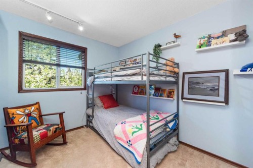 49-27 Silver Springs Drive Nw, Calgary, AB - Indoor Photo Showing Bedroom