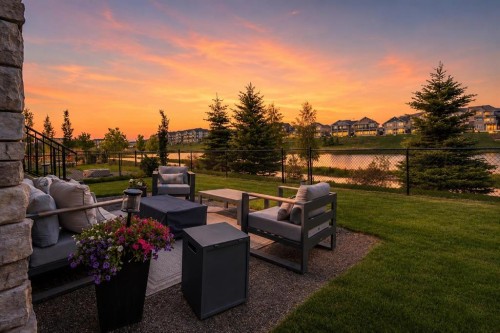38 Highwood Drive  Okotoks, AB T1S 5S3