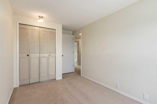 31-5625 Silverdale Drive Nw, Calgary, AB - Indoor Photo Showing Other Room