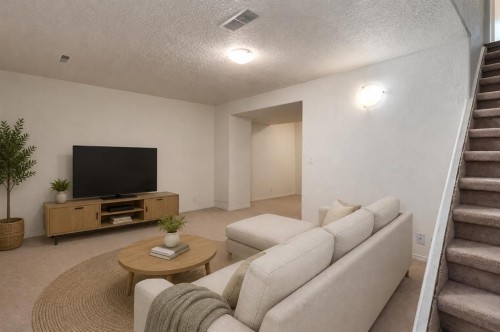31-5625 Silverdale Drive Nw, Calgary, AB - Indoor Photo Showing Other Room