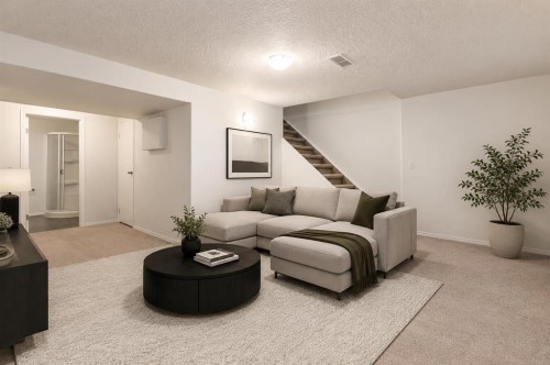 31-5625 Silverdale Drive Nw, Calgary, AB - Indoor Photo Showing Other Room