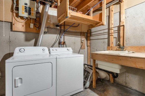 31-5625 Silverdale Drive Nw, Calgary, AB - Indoor Photo Showing Laundry Room