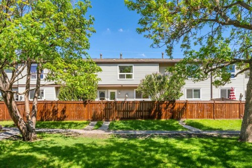 31-5625 Silverdale Drive Nw, Calgary, AB - Outdoor