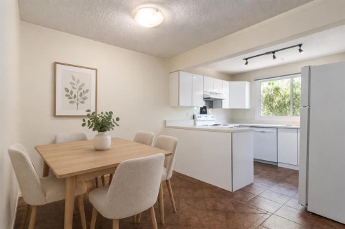 31-5625 Silverdale Drive Nw, Calgary, AB - Indoor Photo Showing Other Room