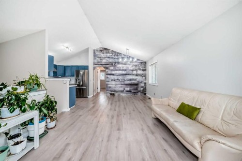 137 Erin Meadow Bay Se, Calgary, AB 