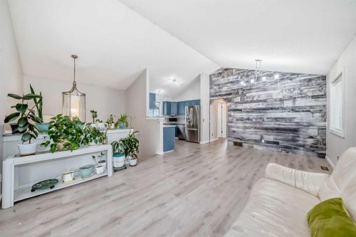 137 Erin Meadow Bay Se, Calgary, AB 