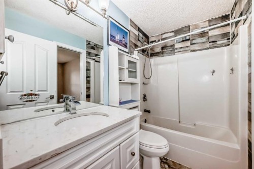 137 Erin Meadow Bay Se, Calgary, AB 