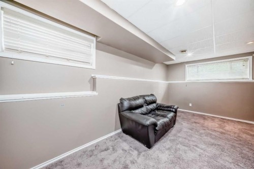 137 Erin Meadow Bay Se, Calgary, AB 