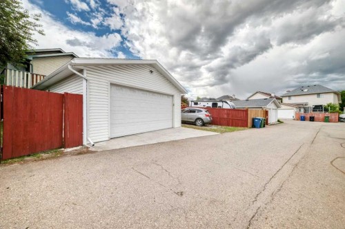 137 Erin Meadow Bay Se, Calgary, AB 