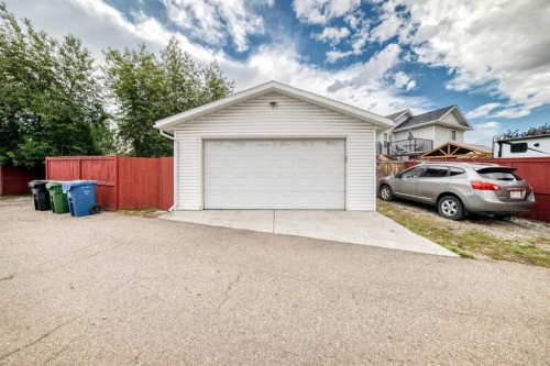 137 Erin Meadow Bay Se, Calgary, AB 