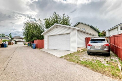 137 Erin Meadow Bay Se, Calgary, AB 