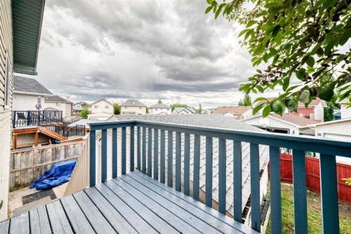 137 Erin Meadow Bay Se, Calgary, AB 