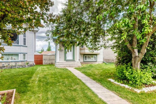 137 Erin Meadow Bay Se, Calgary, AB 