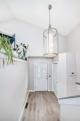 137 Erin Meadow Bay Se, Calgary, AB 