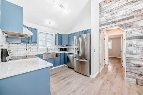 137 Erin Meadow Bay Se, Calgary, AB 