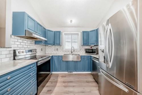 137 Erin Meadow Bay Se, Calgary, AB 