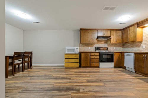10 Trent Road West, Lethbridge, AB - Indoor Photo Showing Kitchen