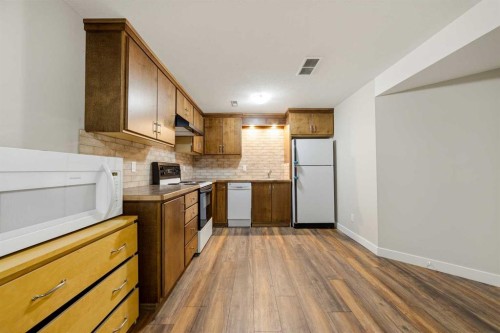 10 Trent Road West, Lethbridge, AB - Indoor Photo Showing Kitchen