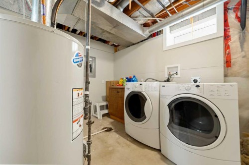 10 Trent Road West, Lethbridge, AB - Indoor Photo Showing Laundry Room