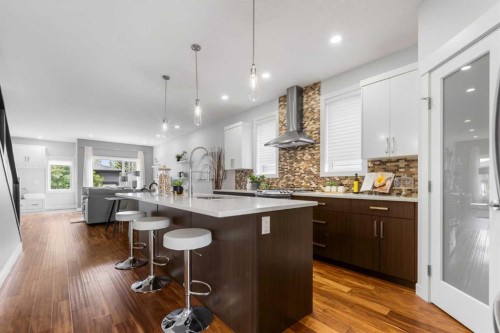 4660 82 Street Nw, Calgary, AB - Indoor Photo Showing Kitchen With Upgraded Kitchen