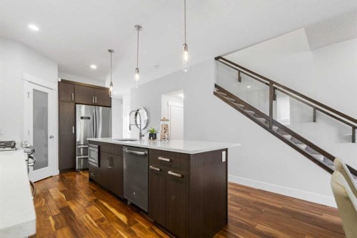 4660 82 Street Nw, Calgary, AB - Indoor Photo Showing Kitchen With Upgraded Kitchen